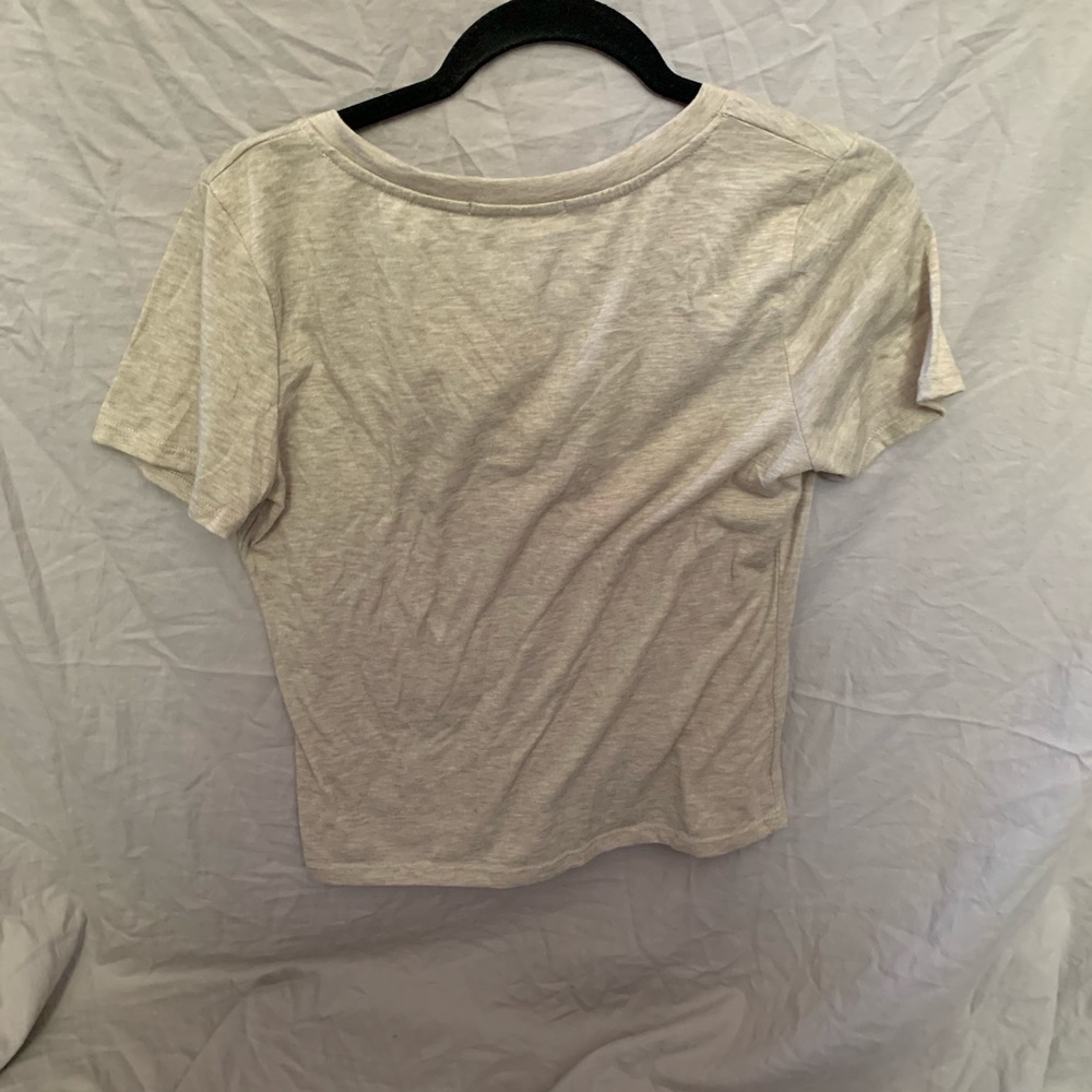 V neck - Picture 2 of 3